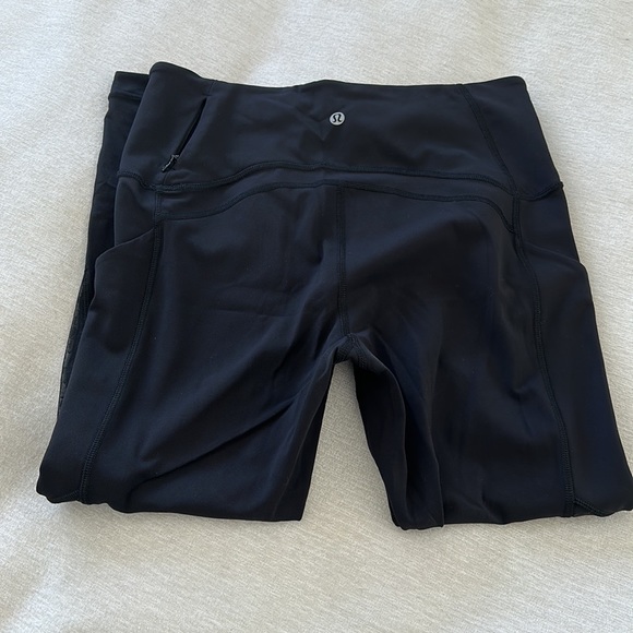 Lululemon Sole Training Crop with New York details Sz 8 🏃🏻‍♀️🧎🏻‍♀️ - Picture 6 of 11